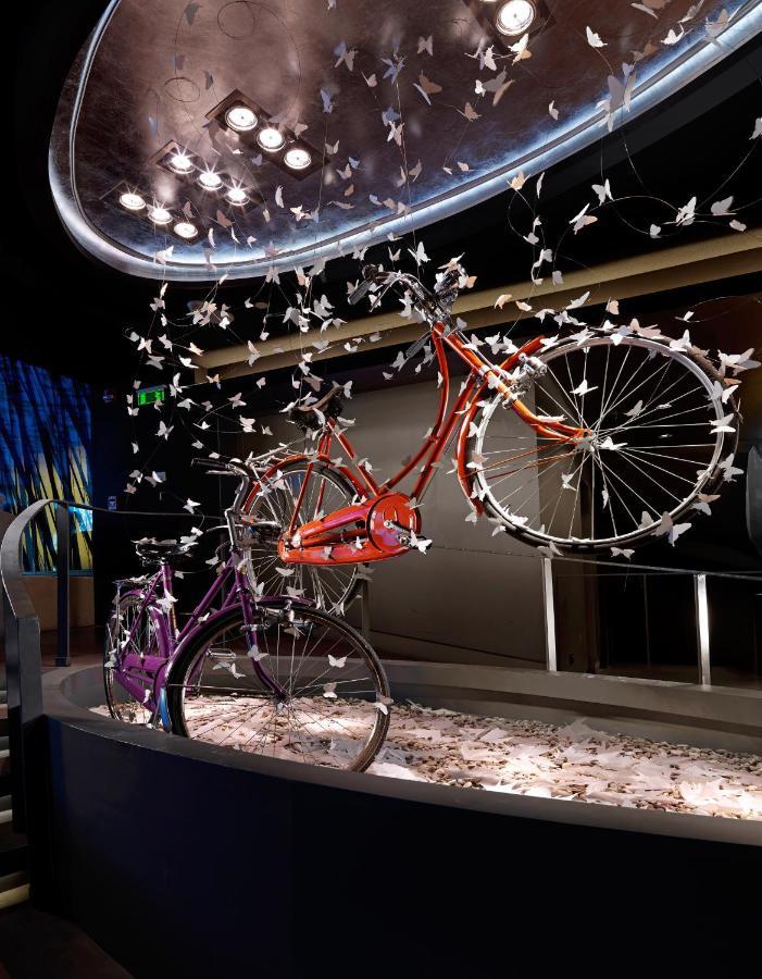 래디슨 블루 파크 호텔 아테네 외부 사진 Butterfly bicycle