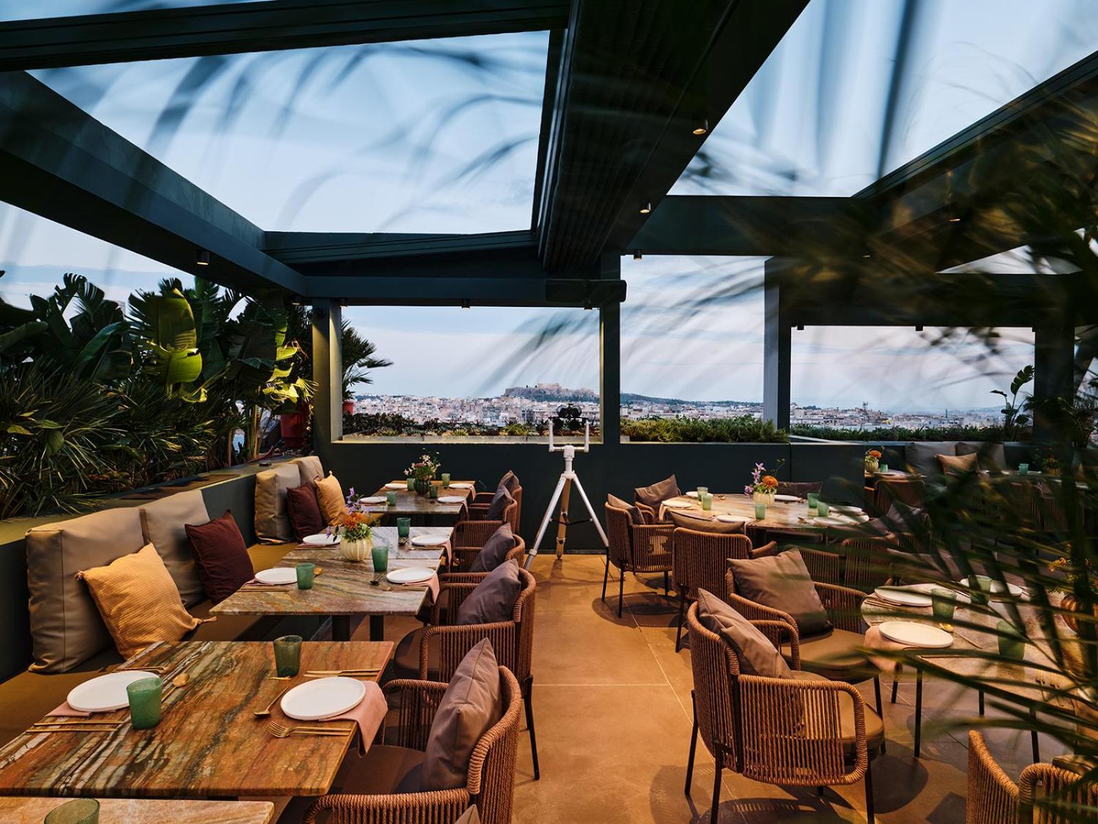 래디슨 블루 파크 호텔 아테네 외부 사진 The Sky Bar